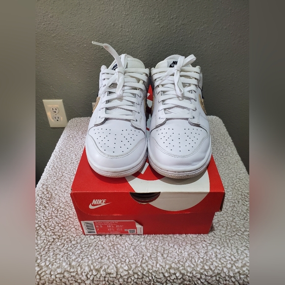 Nike Dunk Low SE - Picture 2 of 4